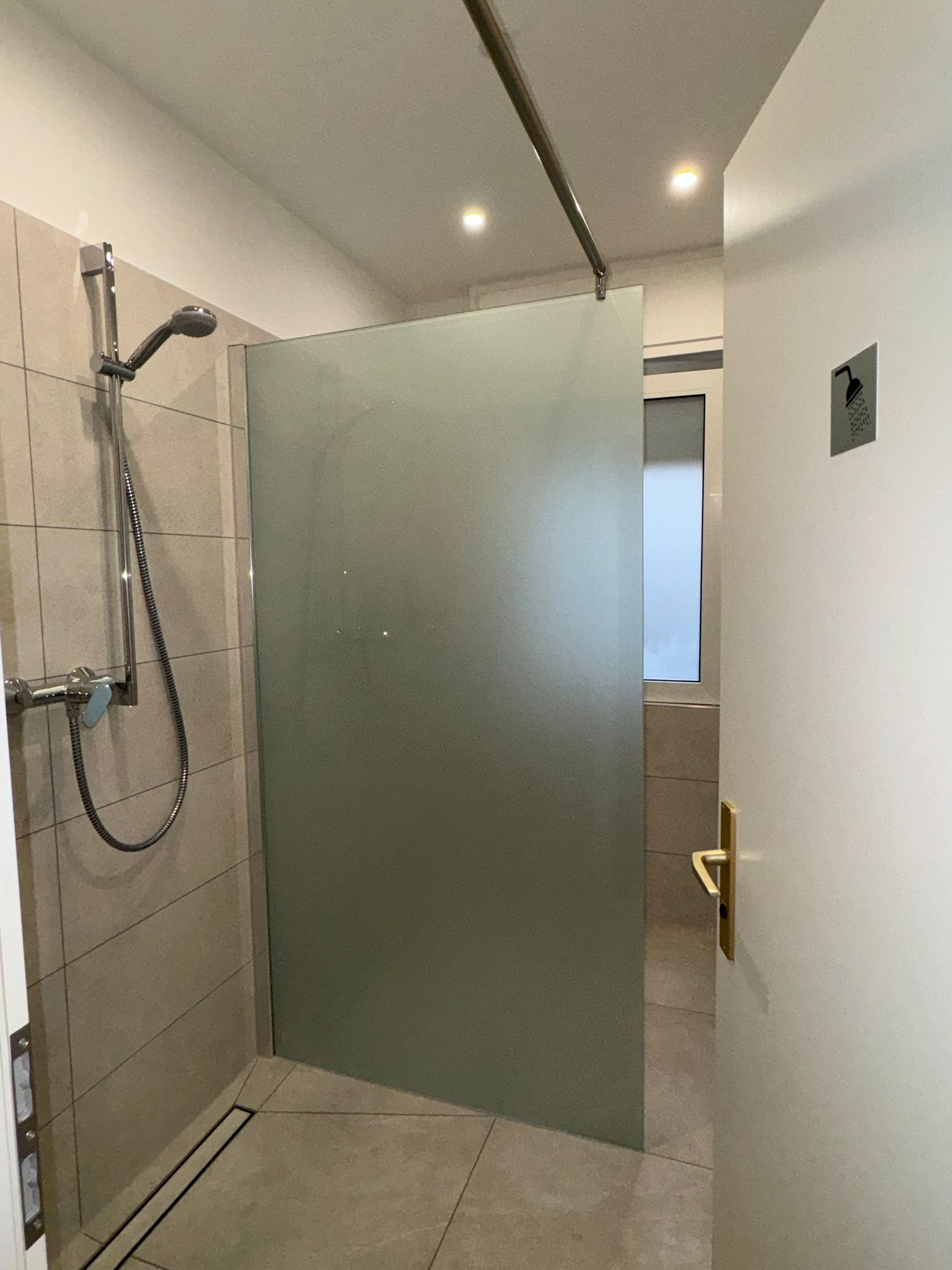 Gemeinschaftsbad im NL-Apartments Leverkusen